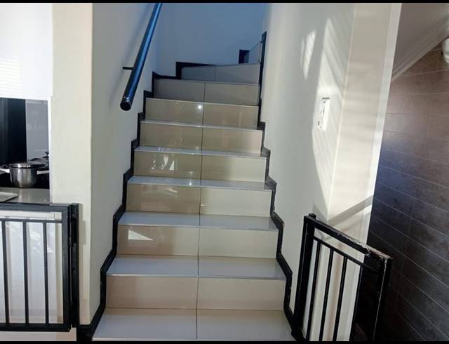 4 BEDROOM TOWNHOUSE FOR SALE IN BASSONIA